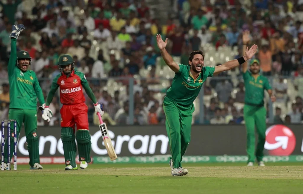 Best Bowling Figures in ODI Matches for Pakistan